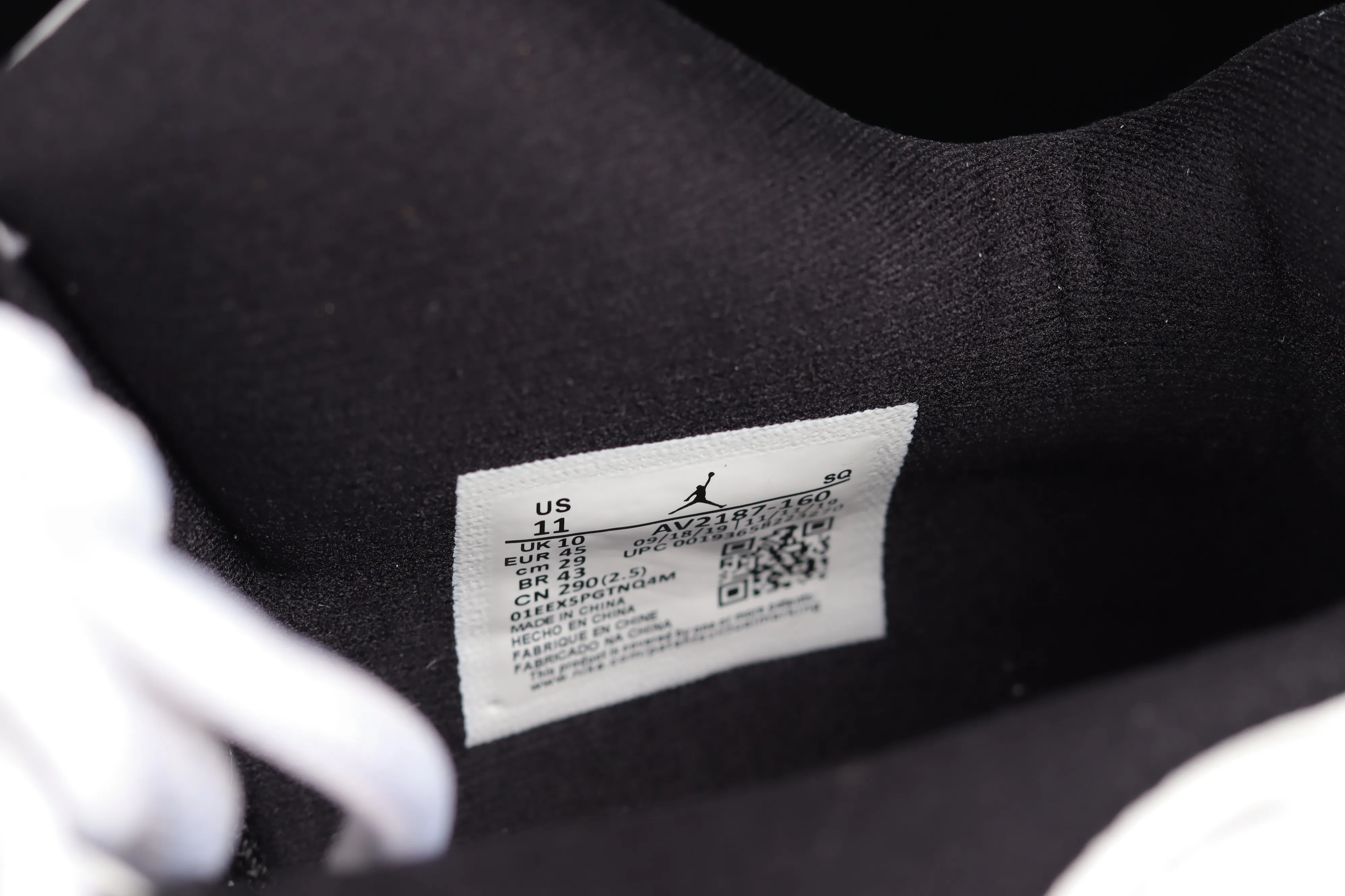 All categories Air Jordan Jordan series basketball shoes Air Jordan 11 F version Air Jordan 11 Retro Low AJ11 Joe 11 low-top patent leather black and red top layer genuine carbon AV2187-160